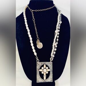 Plunder Vintage Faux Pearl & Silver Cross Pendant Necklace 40-43”